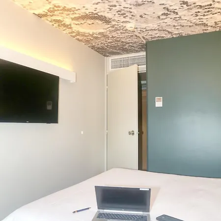 比亚里茨格里特机场宜必思酒店 安格雷